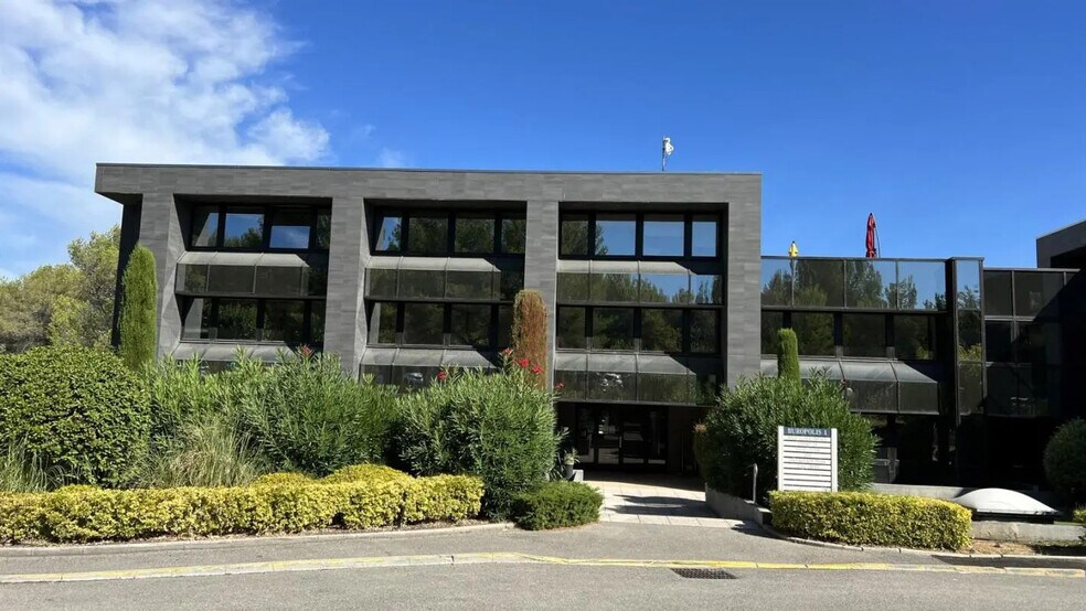 Office in Valbonne for lease - Building Photo - Image 3 of 16