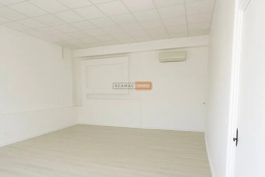 Flex in Puget-sur-Argens for lease - Interior Photo - Image 2 of 4