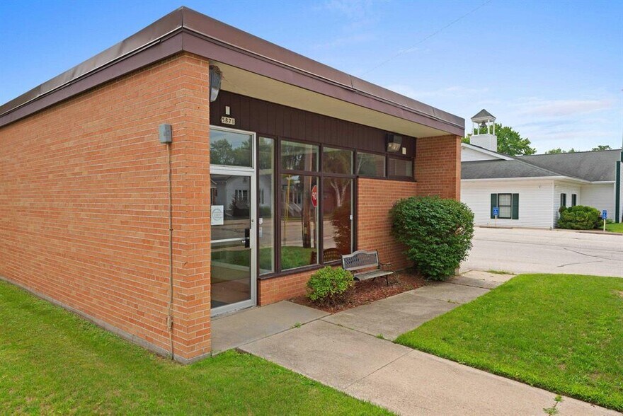 5871 Main St, Abrams, WI for sale - Building Photo - Image 1 of 1