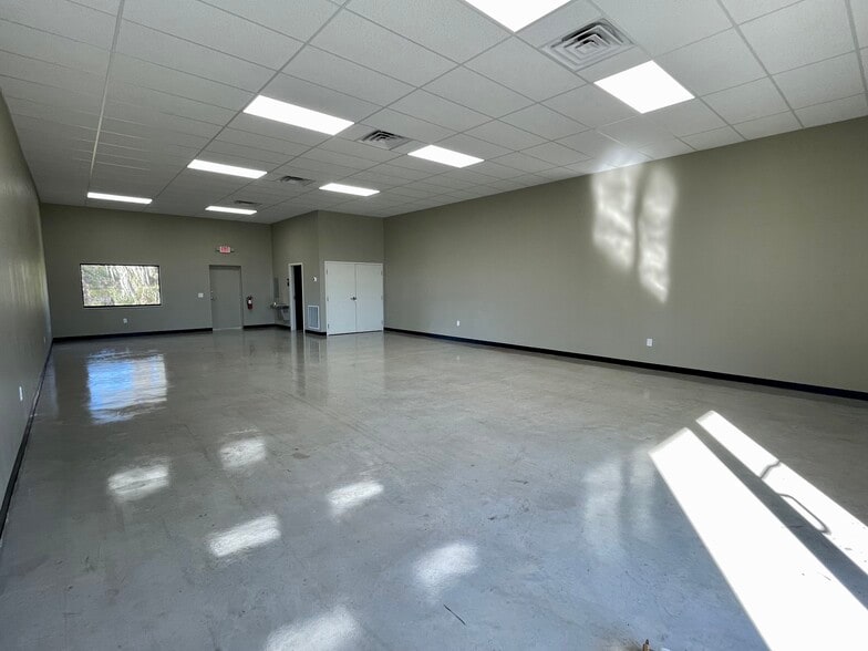 727 Tillman Pl, Plant City, FL for sale - Interior Photo - Image 3 of 3