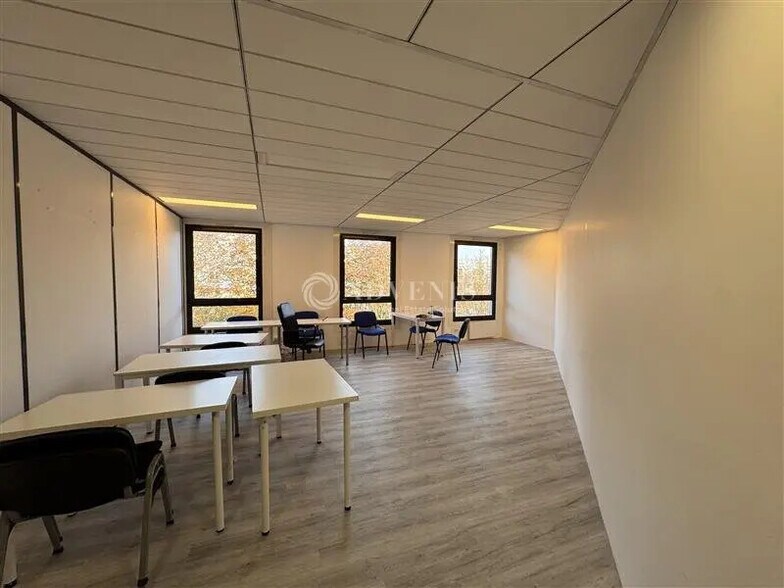 Office in Lognes for sale - Building Photo - Image 2 of 5