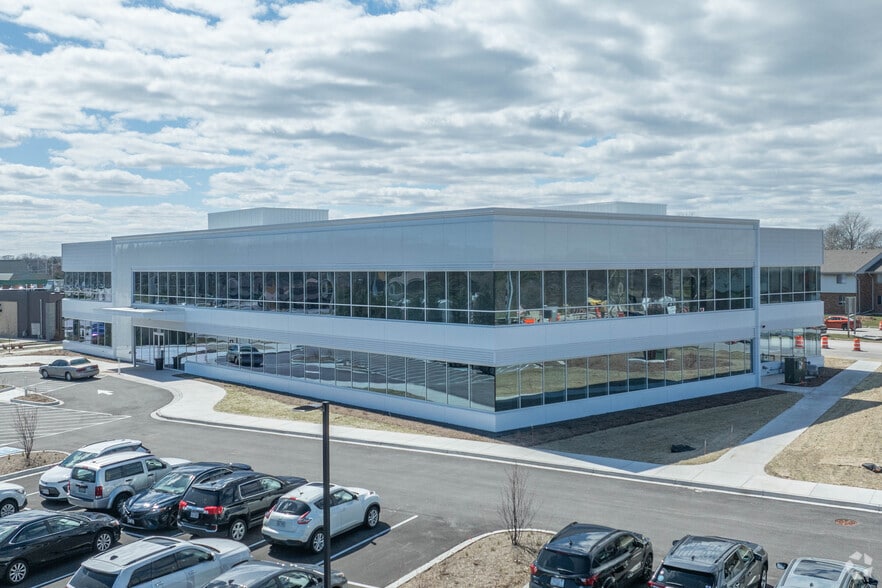 4300 W Layton Ave, Greenfield, WI for lease - Building Photo - Image 1 of 15