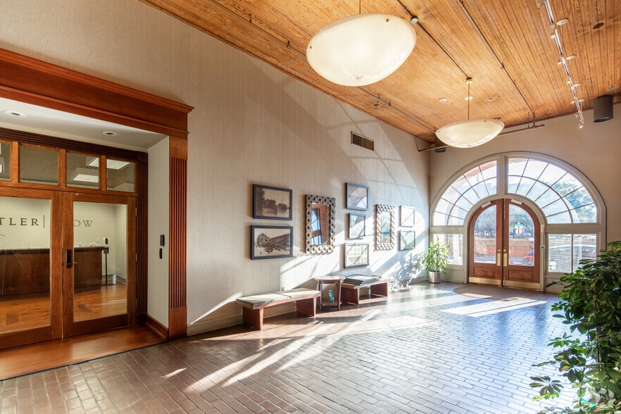 260 Commerce St, Montgomery, AL for sale - Lobby - Image 2 of 34