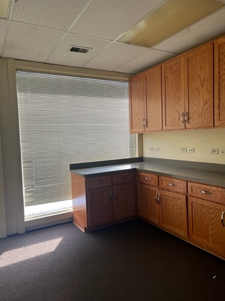 16531-16533 Oak Park Ave, Tinley Park, IL for lease - Interior Photo - Image 3 of 59