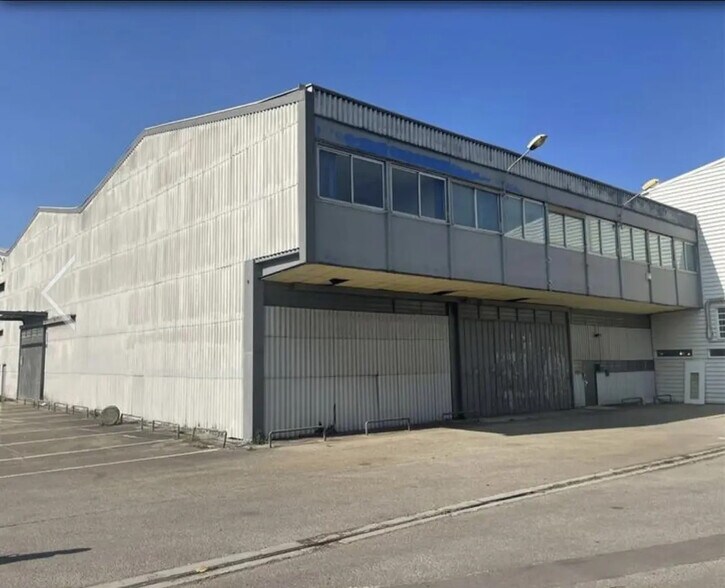 Industrial in Caluire-et-Cuire for lease - Building Photo - Image 1 of 4