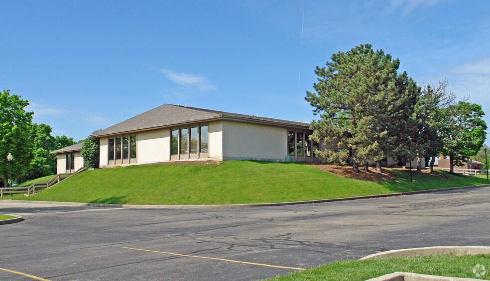 910 Taywood Rd, Englewood, OH for lease - Building Photo - Image 2 of 6