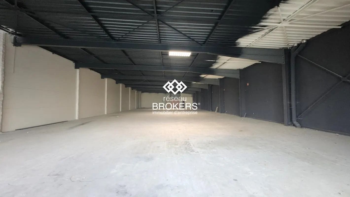 Retail in Auch for lease Interior Photo- Image 1 of 4