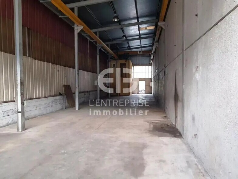 Industrial in Contes for lease - Interior Photo - Image 1 of 5