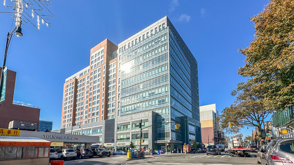 38-08 Union St, Flushing, NY for lease - Building Photo - Image 1 of 11