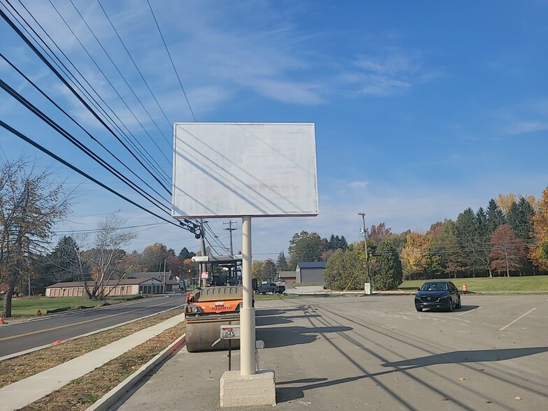 11045 Main St, New Middletown, OH for lease - Building Photo - Image 2 of 3