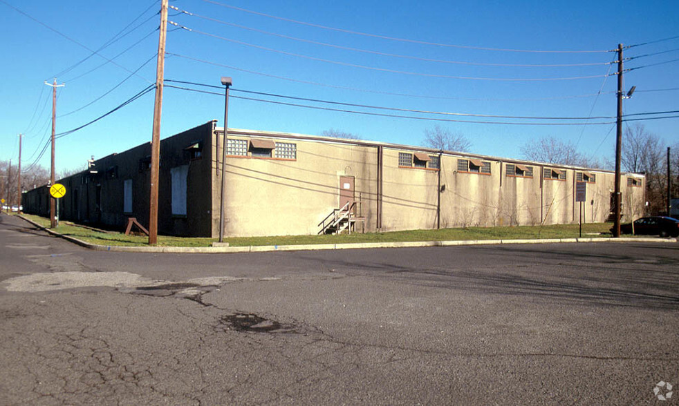 10 Malcolm Ave, Teterboro, NJ for lease - Building Photo - Image 2 of 8