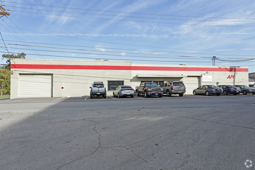 617 W Commerce St, Dallas, TX for lease - Building Photo - Image 3 of 8