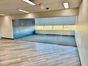 18000 W 9 Mile Rd, Southfield, MI for lease Interior Photo- Image 2 of 5