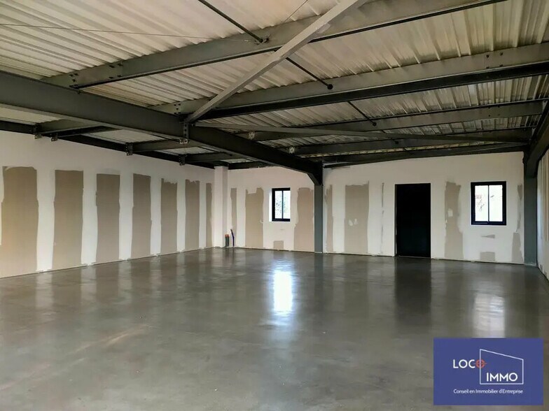 Retail in BEAUPUY for lease - Interior Photo - Image 3 of 5