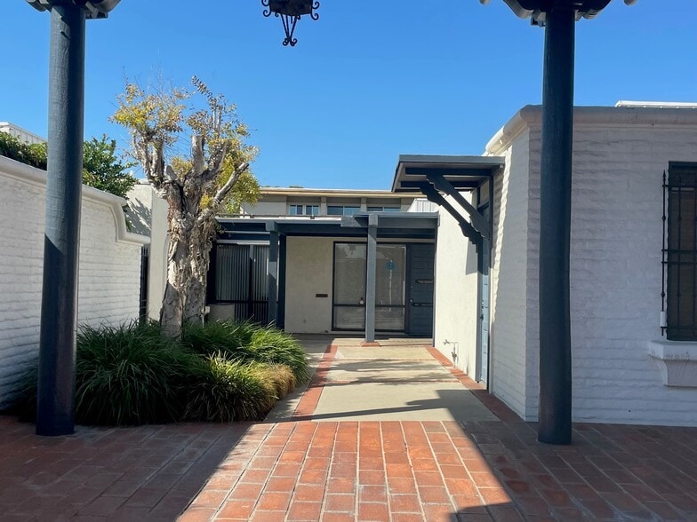 17400 Irvine Blvd, Tustin, CA for lease - Building Photo - Image 3 of 26