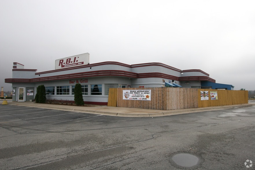 3870 N Perryville Rd, Rockford, IL for lease - Primary Photo - Image 1 of 3