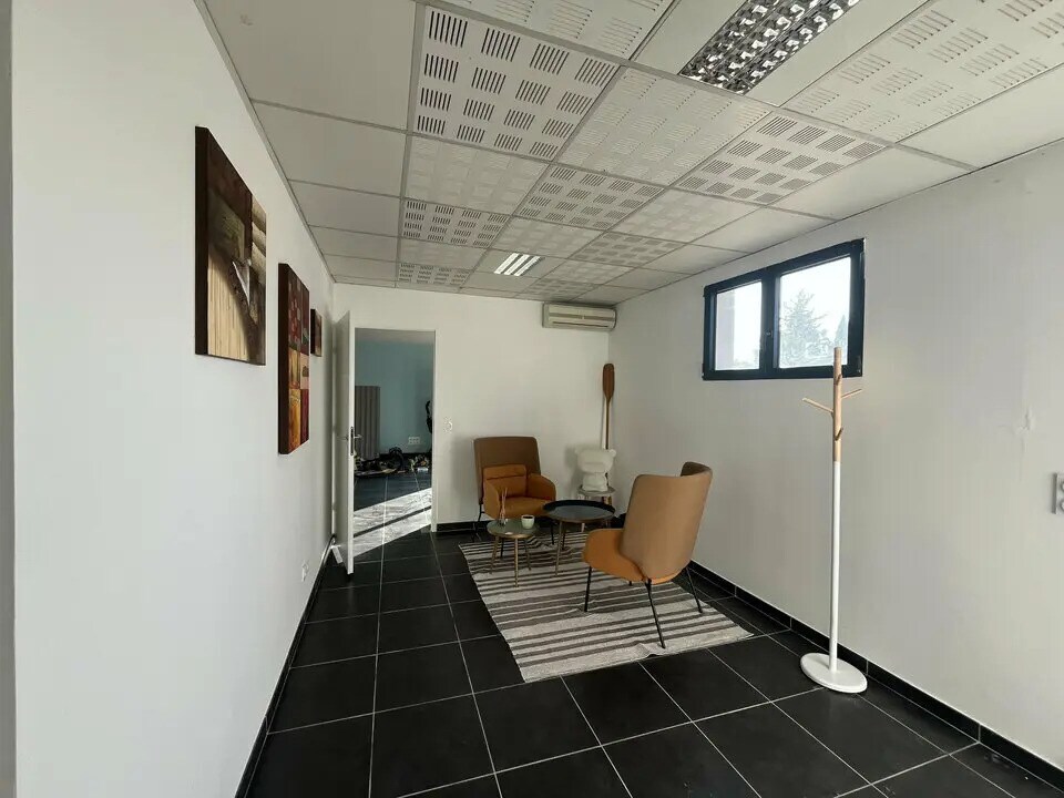 Office in Nîmes for lease Interior Photo- Image 1 of 10