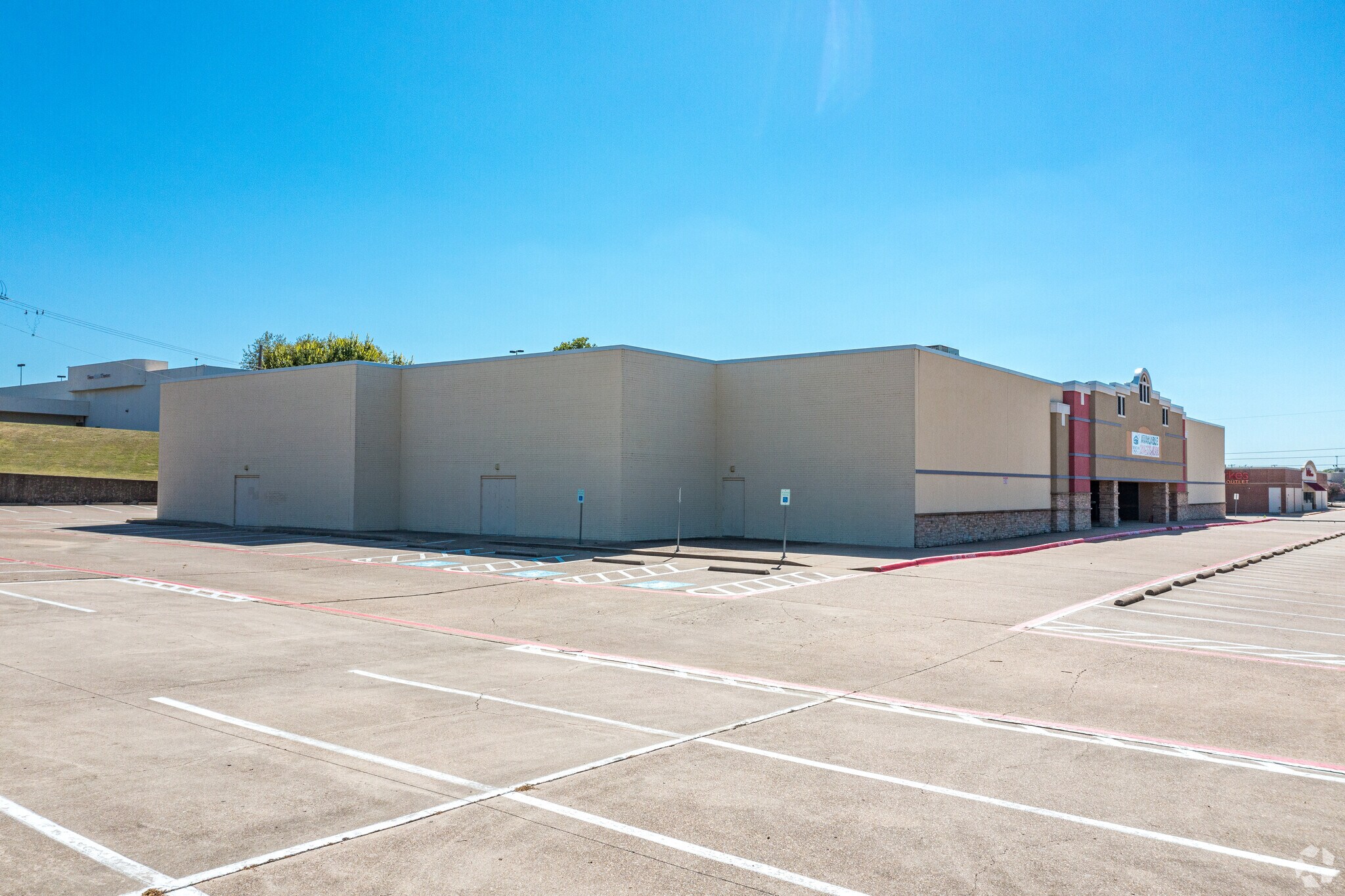 6801 Ridgmar Meadow Rd, Fort Worth, TX 76116 Ridgmar Movie Tavern