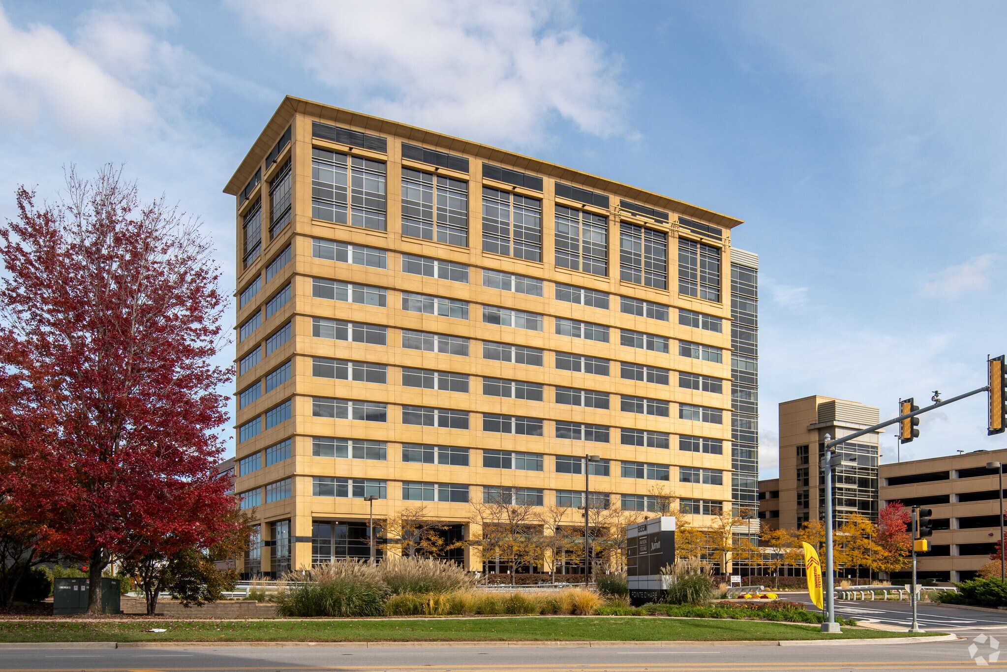 9550 W Higgins Rd, Rosemont, IL 60018 - Pointe O'Hare | LoopNet