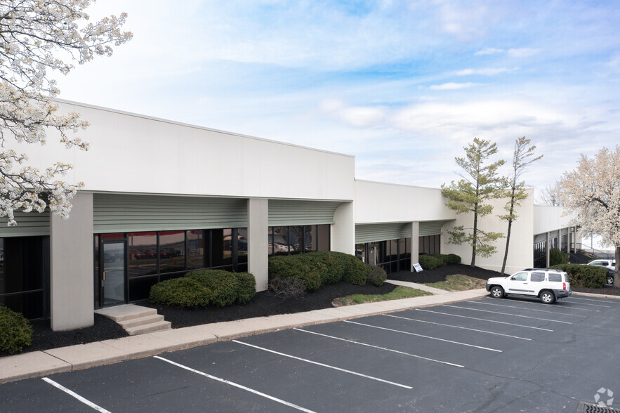 294 W Crescentville Rd, Cincinnati, OH for lease - Building Photo - Image 3 of 6