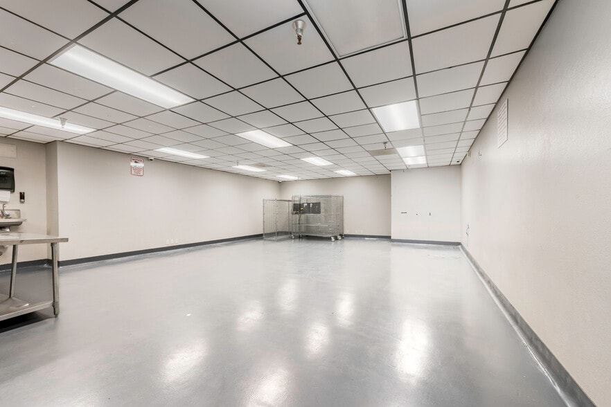 2338 E Anaheim St, Long Beach, CA for lease - Building Photo - Image 2 of 15