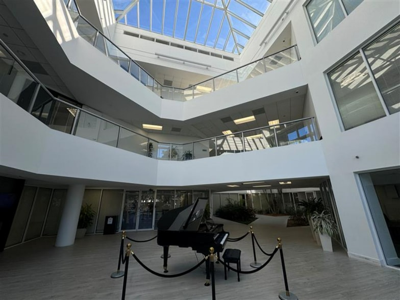 580 Village Blvd, West Palm Beach, FL for lease - Building Photo - Image 3 of 22