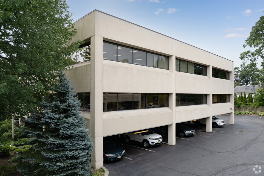 720 E Palisades Ave, Englewood Cliffs, NJ for lease - Building Photo - Image 3 of 7