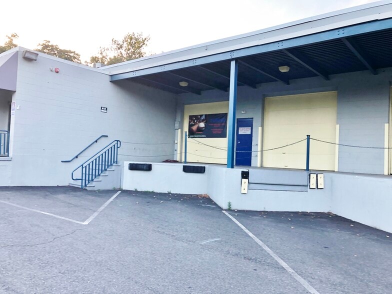 551 Anderson Ave, Milford, CT for lease - Building Photo - Image 2 of 5