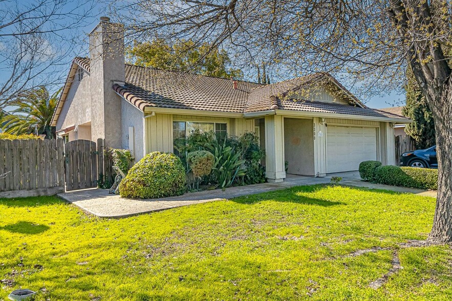 3300 Dry Creek Dr, Modesto, CA for sale - Primary Photo - Image 1 of 1