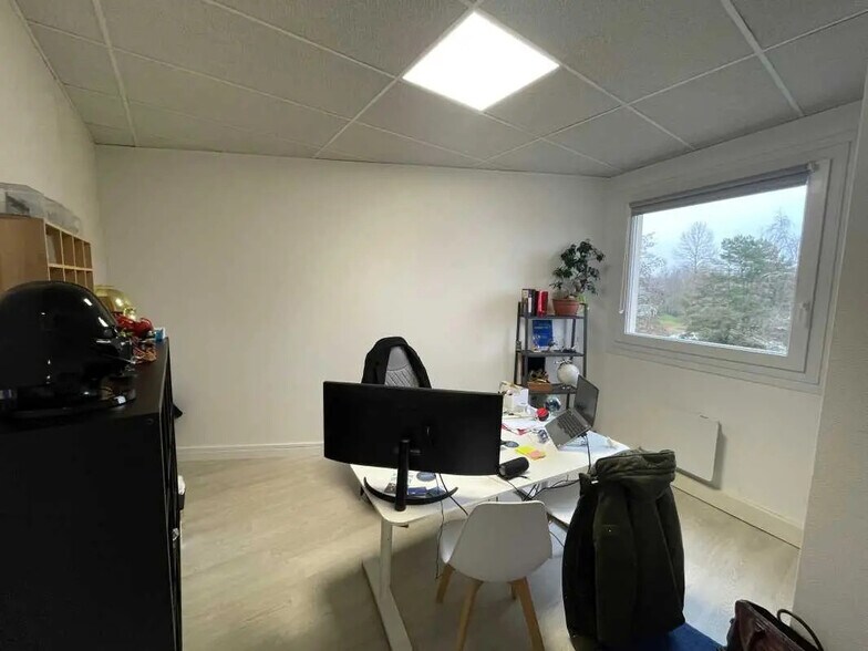 Office in Compiègne for lease - Interior Photo - Image 2 of 14