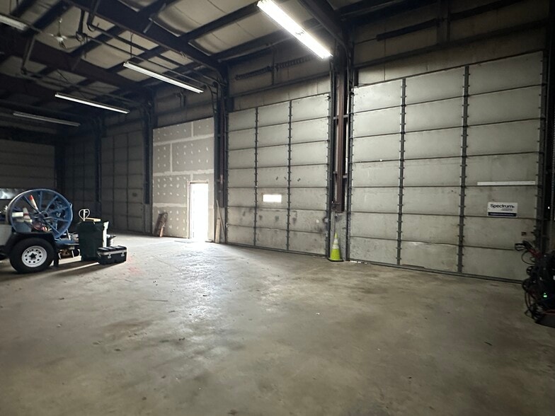 1635 Page Blvd, Springfield, MA for lease - Building Photo - Image 3 of 8
