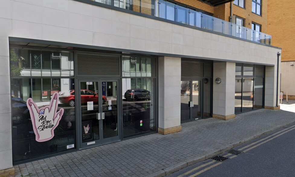 25C Osiers Rd, London for sale - Primary Photo - Image 1 of 1