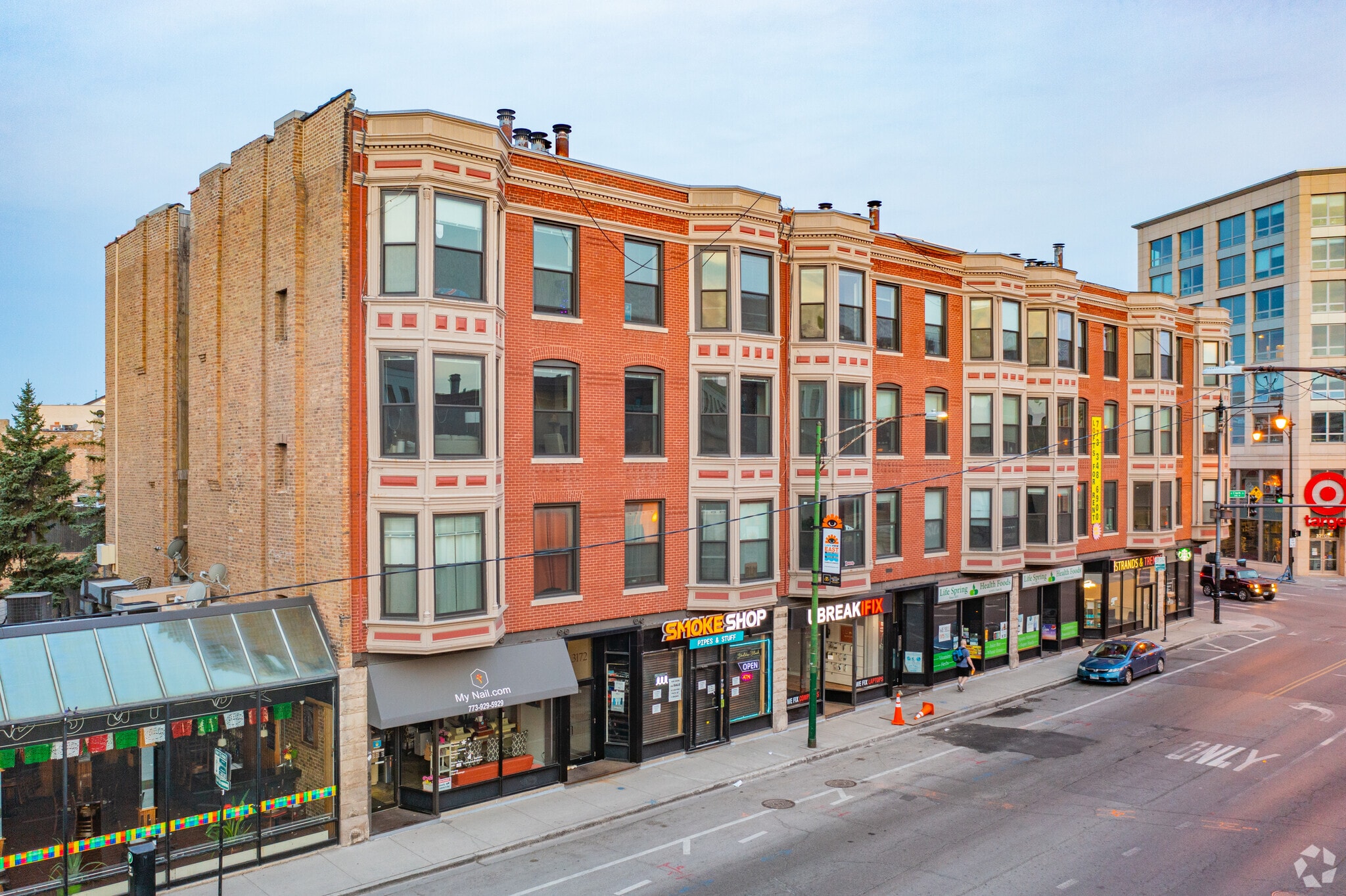 843 W Belmont Ave, Chicago, IL 60657 Belmont Court