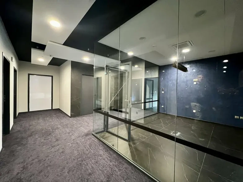Retail in Beauvais for sale - Interior Photo - Image 2 of 5