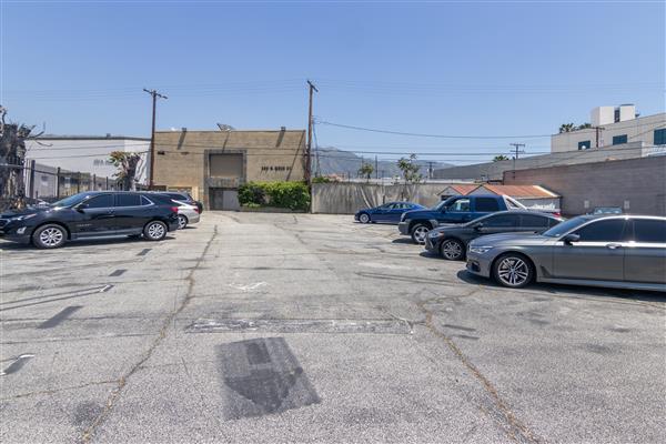 425 N Varney St, Burbank, CA for sale - Building Photo - Image 3 of 15