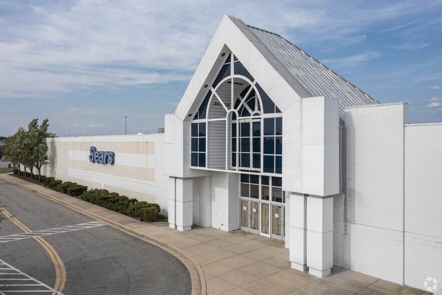 11110 Mall Cir, Waldorf, MD for lease - Building Photo - Image 1 of 20