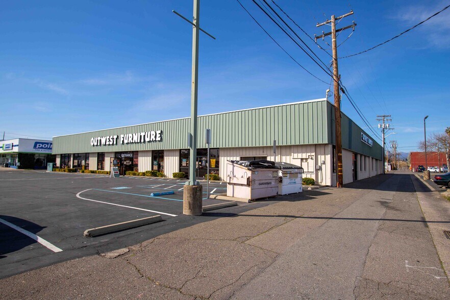 1438 Eureka Way, Redding, CA for sale - Primary Photo - Image 1 of 1