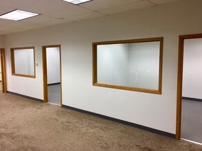 1840 Industrial Dr, Libertyville, IL for lease Building Photo- Image 2 of 7