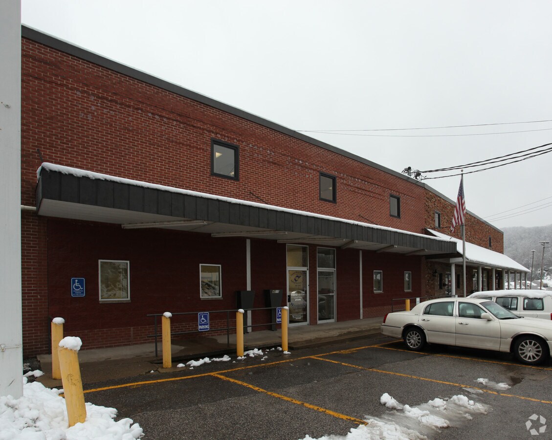 4510 Pennsylvania Ave, Charleston, WV 25302