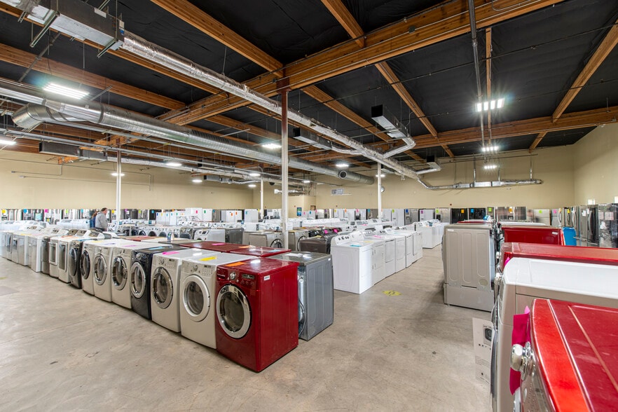 4825 Commercial St SE, Salem, OR for lease - Building Photo - Image 3 of 14