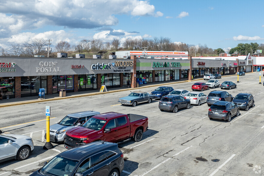 100-396 Country Side Plz, Mount Pleasant, PA for lease - Primary Photo - Image 1 of 7