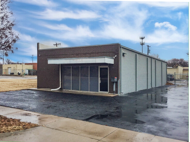 320 S Lulu St, Wichita, KS for sale - Building Photo - Image 1 of 1