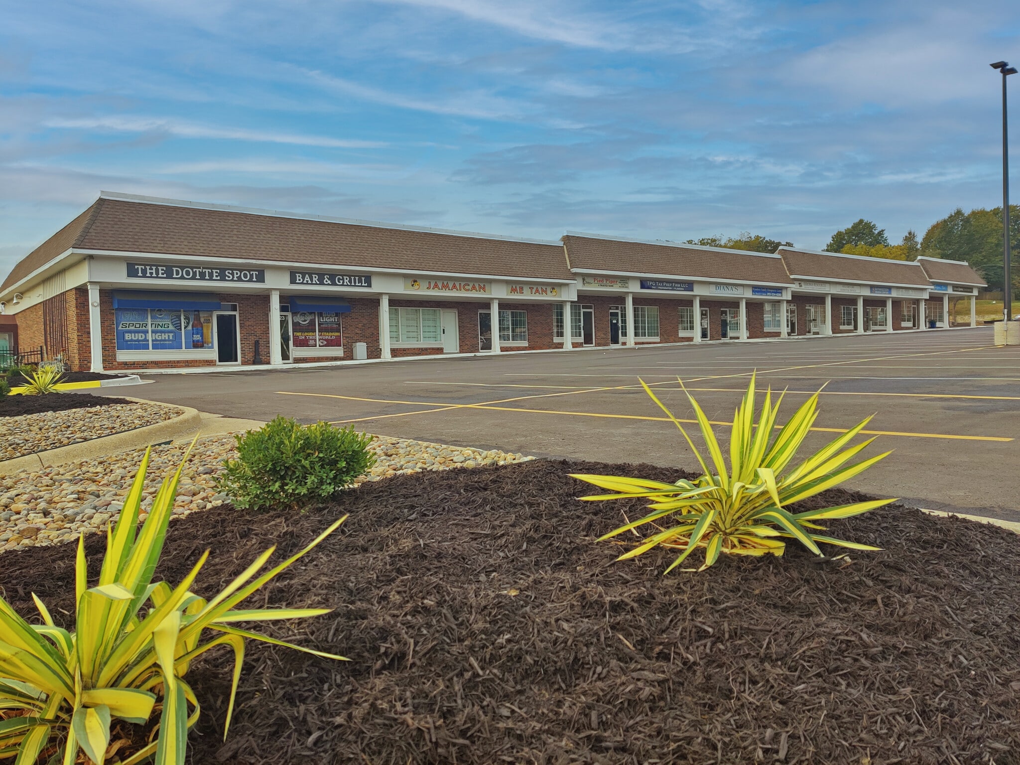 8121-8147 Parallel Pky, Kansas City, KS for lease Building Photo- Image 1 of 5