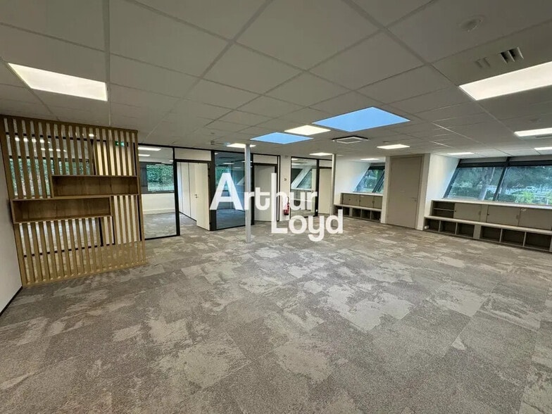 Office in Valbonne for lease - Interior Photo - Image 1 of 20