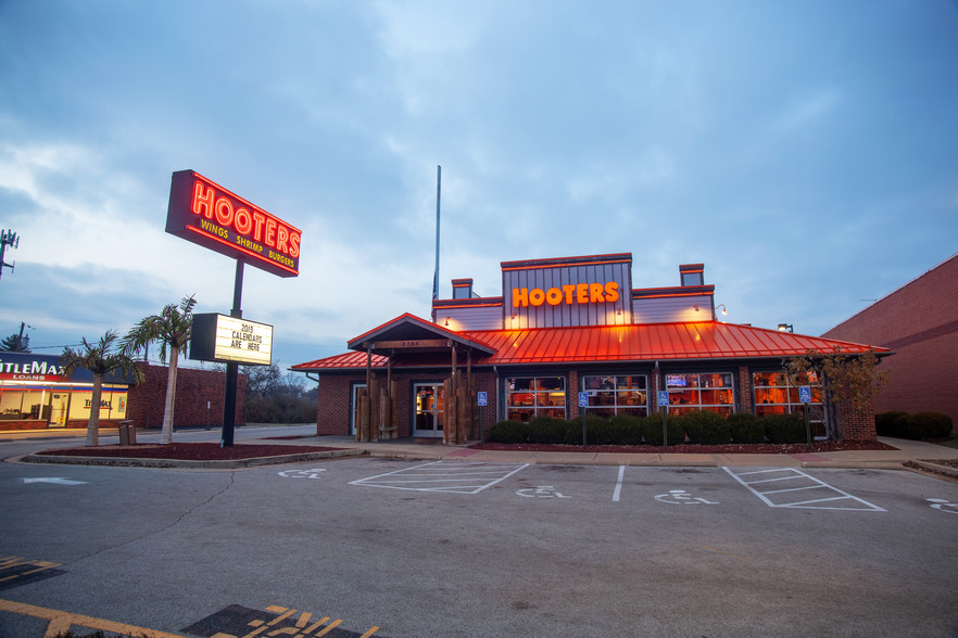 Hooters, Florissant, MO for sale - Other - Image 1 of 1