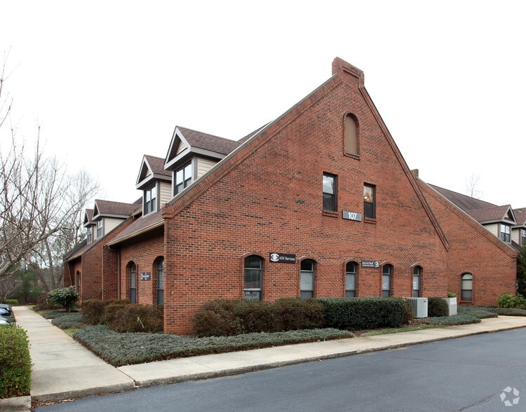 107 Fountain Brook Cir, Cary, NC for lease - Building Photo - Image 3 of 3