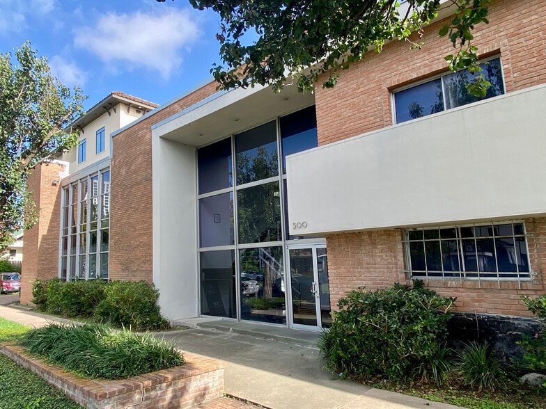 Lovett Boulevard Portfolio portfolio of 2 properties for sale on LoopNet.com - Building Photo - Image 1 of 13