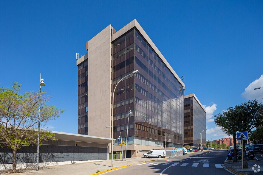 Office in Sant Joan Despí, Barcelona for lease - Building Photo - Image 2 of 5