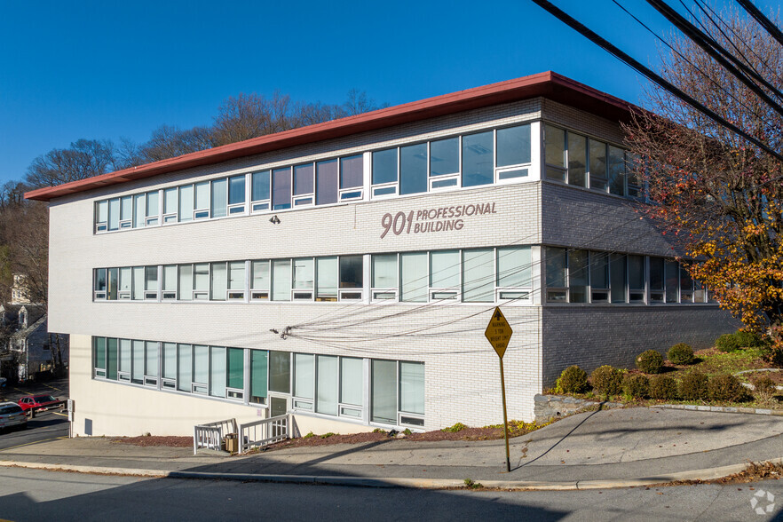 901 N Broadway, North White Plains, NY for lease - Building Photo - Image 1 of 6