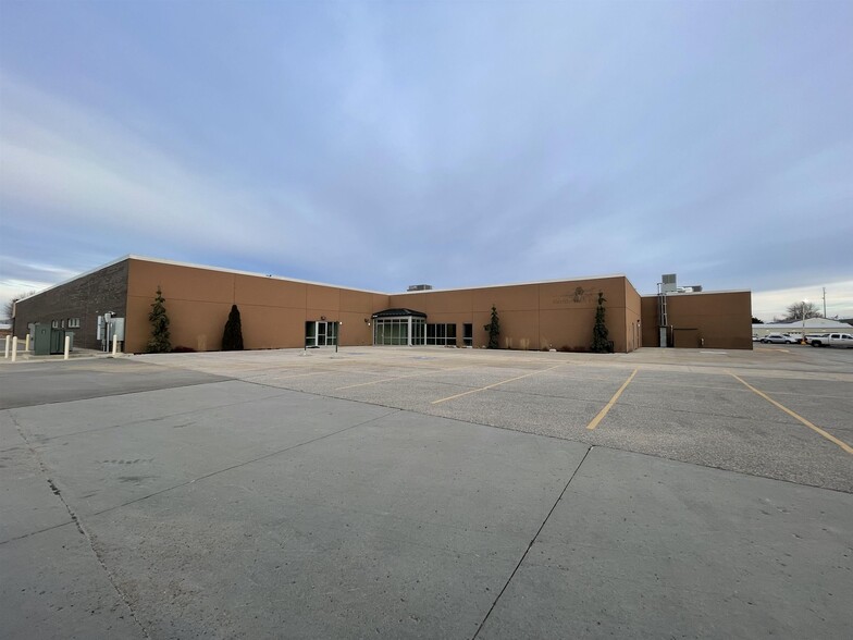 1521 18th St, Spirit Lake, IA for lease - Building Photo - Image 3 of 24